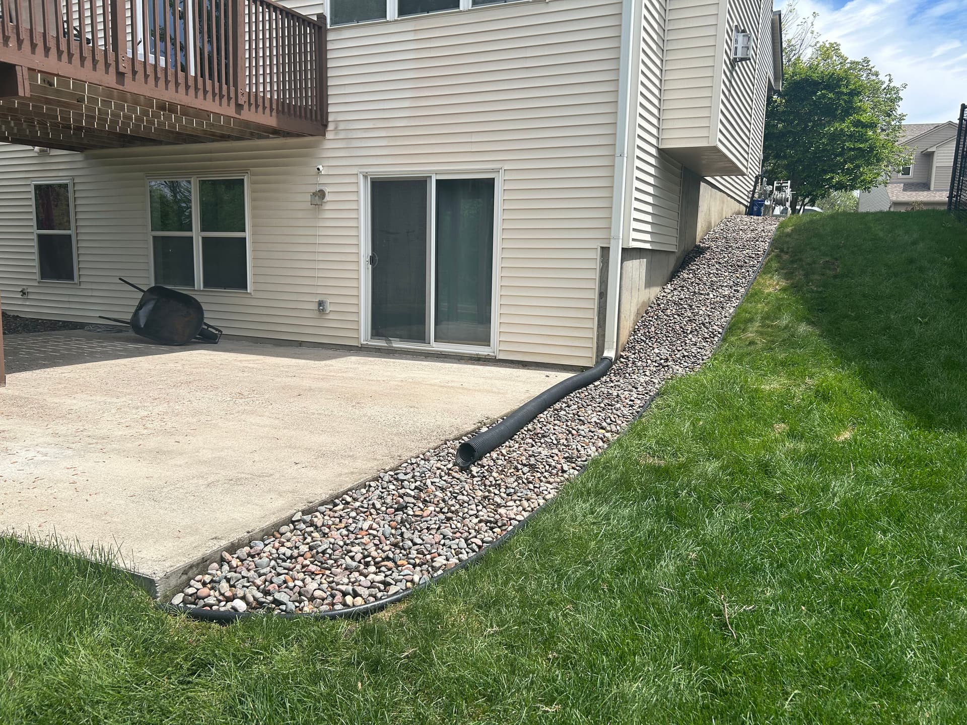 Gallery photos for Landscape Bed Overhaul With Rock, Sod, and New Edging: Image #4