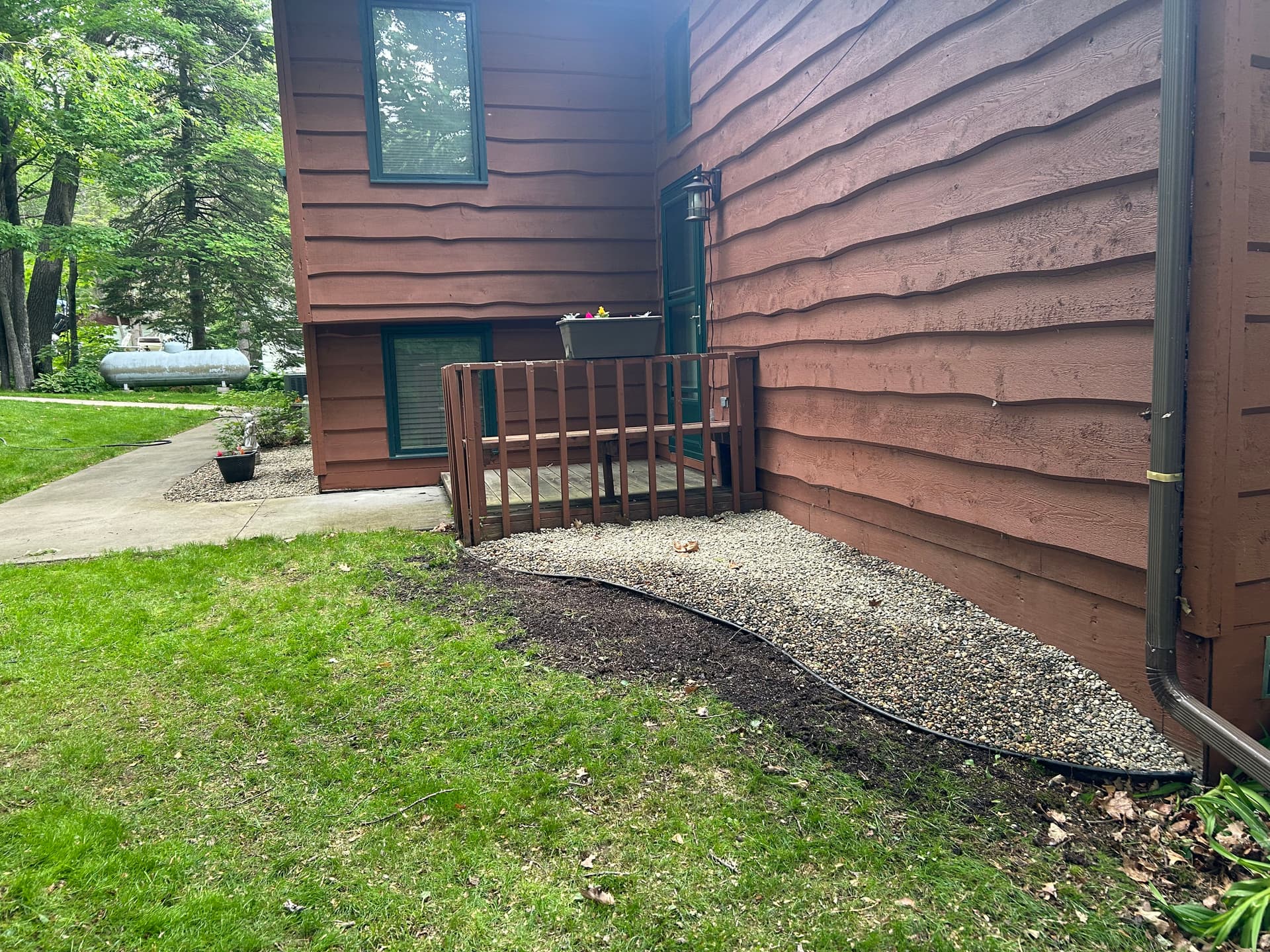 Gallery photos for Rock Installation Beats Mulch for Low-Maintenance Beds: Image #2